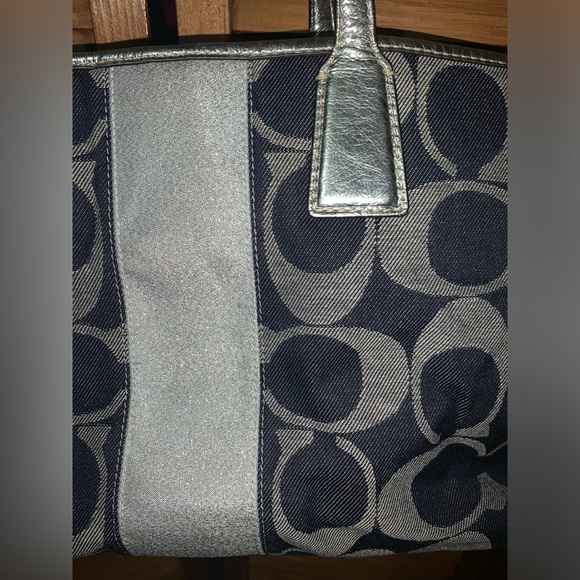 Coach purse. - Picture 7 of 16